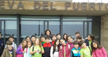 Los alumnos de 4º visitan la Cueva del Puerto