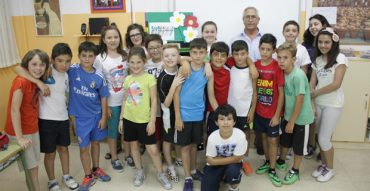 Cáritas recibe la aportación del proyecto EME de alumnos de 5º