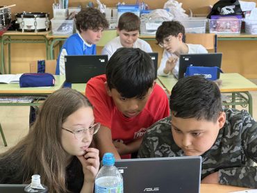 Los alumnos de 6º participan en el Escape Room Digital 2025