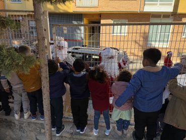 Almuerzo especial y visita de los Reyes y Pap&aacute; Noel