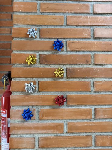 Hoy tenemos una nueva decoración sospechosa…