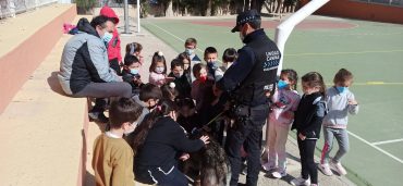 Visita de la unidad canina de la policía local de Calasparra