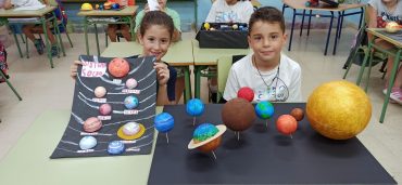 Los alumnos de 2º realizan maquetas del sistema solar