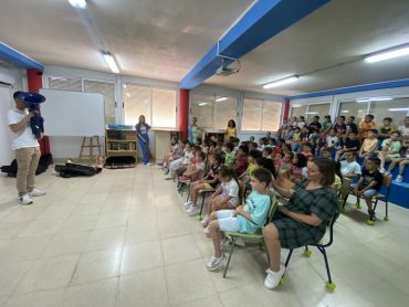 Representantes de la escuela de música visitan nuestro colegio